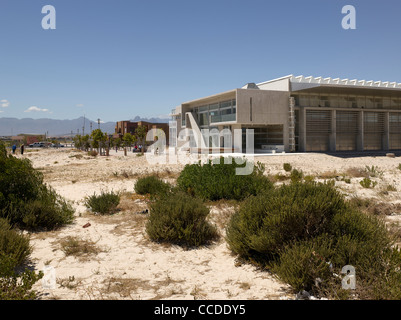 Khayelitsha thusong service center makeka design lab Città del Capo Sud africa vista generale in wasteland Foto Stock