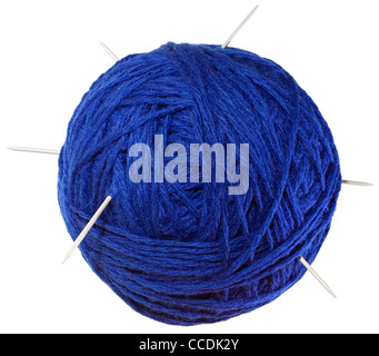 Gomitolo di lana blu filo isolato su sfondo bianco Foto stock - Alamy