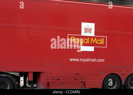 Parte di un Royal Mail carrello come si percorre una strada a Londra Foto Stock