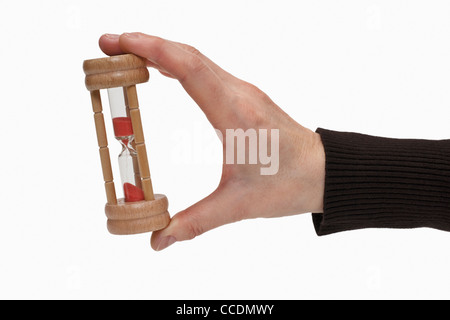 Eine Sanduhr wird in der gehalten mano | una clessidra è tenuto in mano Foto Stock