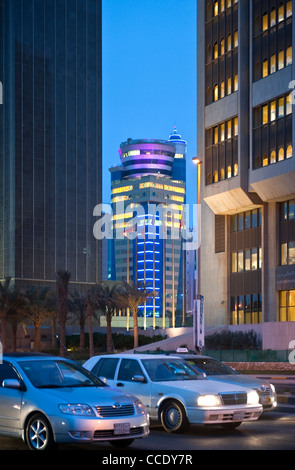 Bahrain,Manama,notte scorcio del centro città Foto Stock