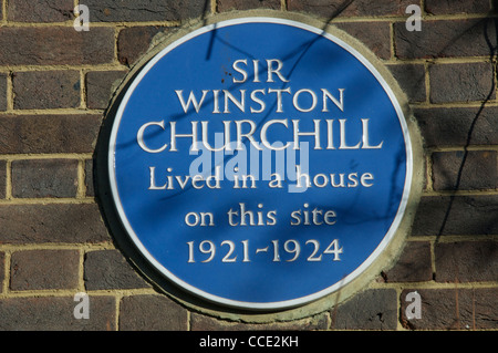 Targa blu su una casa in cui Winston Churchill vissuto Sussex Square London Inghilterra England Foto Stock
