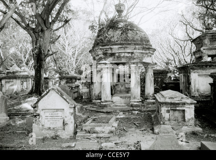 Il Cimitero Protestante di George Town in Penang Island in Malesia nel sud-est asiatico. Georgetown cimiteri tomba tomba viaggi contrassegnati per la rimozione definitiva Foto Stock