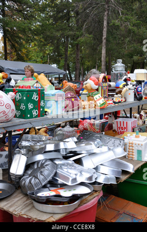 Primo lunedì Giorni di scambi sul mercato delle pulci a Canton, Texas, Stati Uniti d'America - più antico e il più grande mercato delle pulci in USA Foto Stock