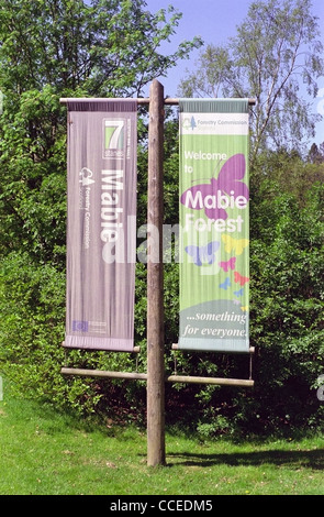 Banner di benvenuto alla foresta Mabie, Dumfries and Galloway, Scotland, Regno Unito Foto Stock