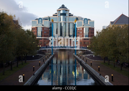 Vista di Victoria Building, Salford Quays, Greater Manchester, Inghilterra. Nov 2011 Foto Stock