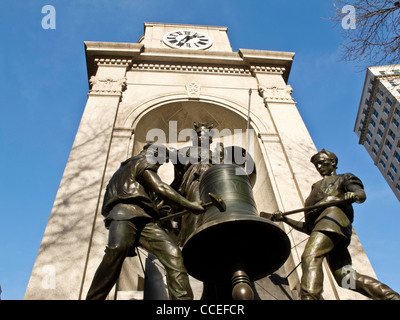 La James Gordon Bennett monumento, Herald Square Park, NYC Foto Stock