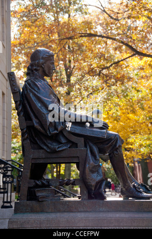 John Harvard della statua in Harvard University Foto Stock