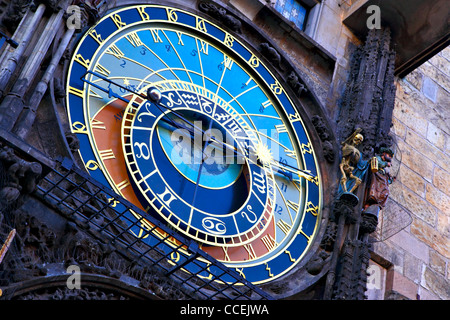 Il vecchio orologio astronomico sul Municipio della Città Vecchia di Praga, Repubblica Ceca Foto Stock