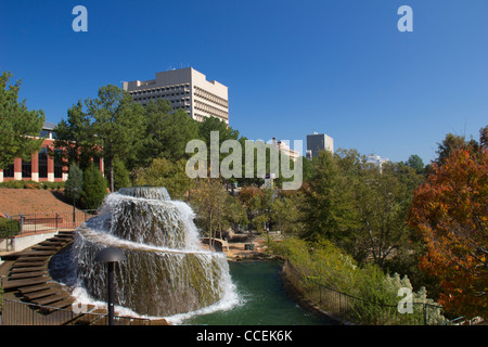 Finlay Park fontana nel centro di Columbia, nella Carolina del Sud a inizio autunno Foto Stock