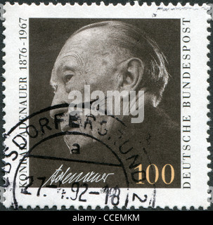 Germania - circa 1992: un timbro stampato in Germania, è mostrato il Cancelliere Konrad Adenauer, circa 1992 Foto Stock