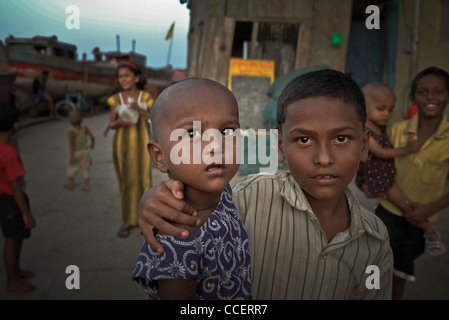 Bombay, baraccopoli del villaggio di pescatori di Colaba. Foto Stock