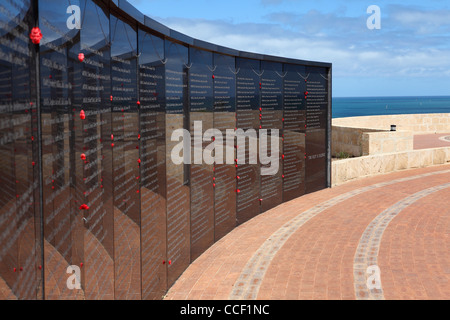 Parete del ricordo, HMAS Sydney Memorial a Geraldton, Australia occidentale, Australia. Foto Stock