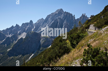 Viste nei pressi del Passo Monte Croce in italiano delle Alpi Dolomitiche Foto Stock