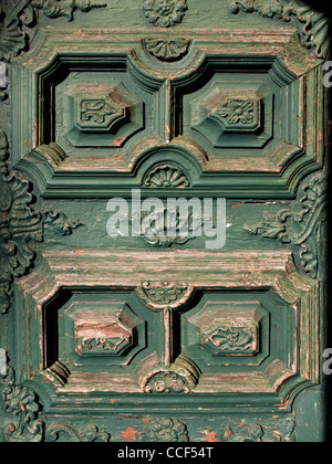 Il vecchio di legno verde dettaglio della porta Foto Stock