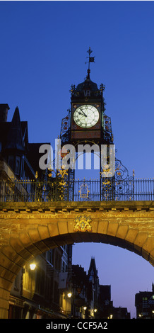 Eastgate Clock Vittoriano ritratto panoramico Chester Cheshire North West England Regno Unito Foto Stock