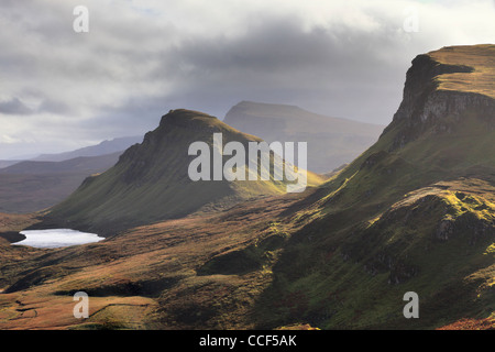 La vista verso sud lungo il Trotternish Ridge verso il gancio da vicino la Quiraing sull'Isola di Skye Foto Stock