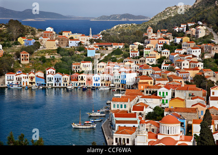 Vista parziale del pittoresco villaggio di Kastellorizo (o 'Meghisti') isola, Dodecaneso, Grecia Foto Stock