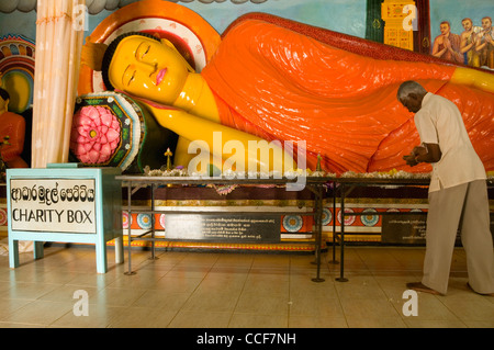 Buddha reclinato all'Abhayagiri Dagoba, Anuradhapura, Sri Lanka Foto Stock