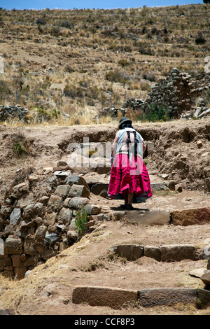 La Isla del Sol, il luogo di nascita di Incas, sul lato boliviana del lago Titicaca. Foto Stock