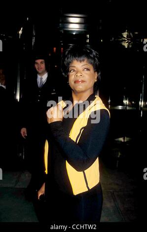 16 dic 2010 - Hollywood, California, Stati Uniti - K1538EG SD0513.GET MOVIN CON OPRAH.Oprah Winfrey . / 1995(Immagine di credito: Â© Ed Geller/Globe foto/ZUMAPRESS.com) Foto Stock