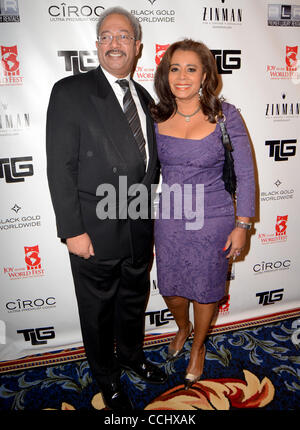 Dicembre 18th, 2010, Philadelphia PA-USA-Rep CHAKA FATTAH E MOGLIE RENEE, presso la gioia al mondo Fest black tie gala tenutosi al Ritz Carlton di Philadelphia. L'evento è stato ospitato da un ospite speciale, "Sean Diddy" i pettini. (Credito Immagine: (c) Ricky Fitchett/ZUMA Premere) Fotografo: Ricky Fitchet Foto Stock