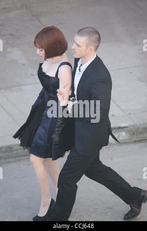 Dic. 13, 2010 - Los Angeles, California, Stati Uniti - Justin Timberlake e Amanda Seyfried riprese in posizione per il nuovo film 'Ora' (credito Immagine: © Laguna Immagini/ZUMAPRESS.com) Foto Stock