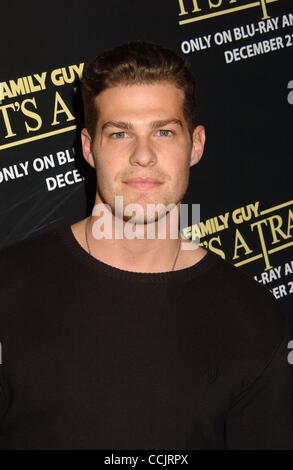 Dic. 14, 2010 - Hollywood, California, Stati Uniti - GREG FINLEY.DVD lancio di Ã"Family Guy: ItÃ•s una trappola " SupperClub in Hollywood, CA 12-14-2010. 2010.I15041PR(Immagine di credito: © Phil Roach/Globe foto/ZUMAPRESS.com) Foto Stock