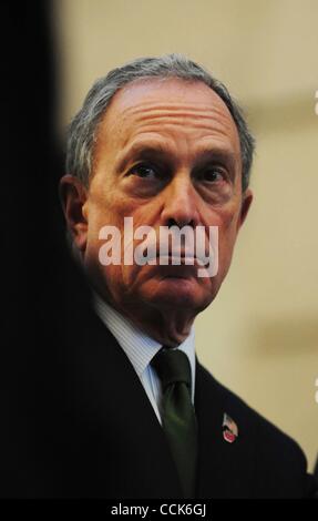 1 dicembre, 2010 - Manhattan, New York, Stati Uniti - Sindaco Michael Bloomberg e New York rete di donatori di annunciare il lancio di un nuovo programma pilota per onorare i desideri di registrato donatori di organi e di contribuire a salvare vite umane in occasione di una conferenza stampa a Bellevue Hospital. Il nuovo programma pilota consentiranno alla città di test th Foto Stock