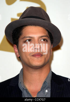 1 dicembre, 2010 - Los Angeles, California, Stati Uniti - Bruno Marte in sala stampa presso la nomination ai GRAMMY® concerto tenutosi presso il Club Nokia. (Credito Immagine: © Lisa O'Connor/ZUMAPRESS.com) Foto Stock