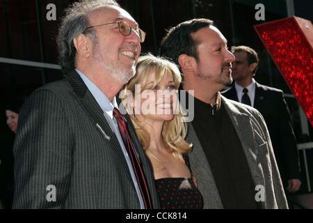 1 dicembre, 2010 - Hollywood, California, Stati Uniti - Ho14801CHW .Reese Witherspoon onorato con la stella sulla Hollywood Walk of Fame. .Il W Hotel-Front, Hollywood, CA .12/01/2010 .Reese Witherspoon con registi James L. Brooks E JAMES MANGOLD . 2010 ... ..TONY PARKER E(Immagine di credito: Â© Clinton Wal Foto Stock