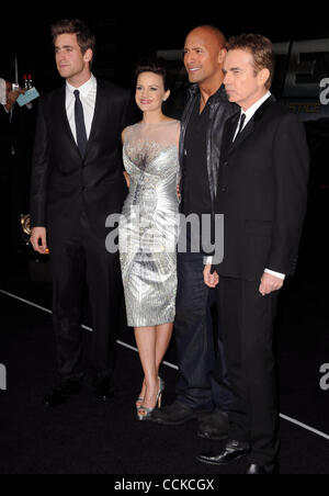 Nov. 22, 2010 - Los Angeles, California, Stati Uniti - Oliver Jackson Cohen, Carla Gugino, Dwayne Johnson, Billy Bob Thornton frequentando il Los Angeles Premiere di ''PIÙ VELOCE"" tenutasi presso il Grauman's Chinese Theatre in Hollywood, la California il 22 novembre 2010. 2010.K66855lunga(Immagine di credito: Â© D. lunga/Globe Foto Stock