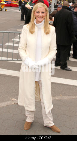 Nov. 25, 2010 - New York New York, Stati Uniti - SANDRA LEE assiste 84annuale di Macy's Thanksgiving Day Parade. (Credito Immagine: © Nancy Kaszerman/ZUMAPRESS.com) Foto Stock