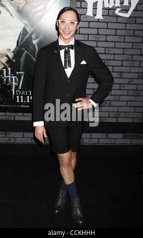 Nov. 15, 2010 - New York, NY, STATI UNITI - Johnny Weir a "Harry Potter ed il Deathly Hallows: parte 1' New York Premiere (credito Immagine: © Dan Herrick/ZUMAPRESS.com) Foto Stock