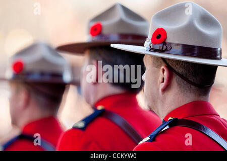 Nov. 11, 2010 - Ottawa, Ontario, Canada - Nov 11 2010: membri dell'RCMP durante un giorno del ricordo nel centro cittadino di Ottawa, Ontario, Canada. (Credito Immagine: © Leon Svizz/Southcreek globale/ZUMApress.com) Foto Stock