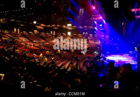 Novembre 12, 2010 - Los Angeles, California, Stati Uniti - Svuotare posti a sedere presso l'anfiteatro di Gibson in Los Angeles. (Credito Immagine: © Leopoldo Pena/ZUMApress.com) Foto Stock