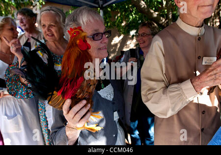 Nov. 12, 2010 - Claremont, California, Stati Uniti d'America - attori dietro le quinte prima di iniziare il corteo di ringraziamento della 62a Pellegrino annuale luogo Festival, che è messo su dagli abitanti del luogo del pellegrino, un cristiano di previdenza professionale comunità. Con un 'no mezzi finanziari test' per residence el Foto Stock