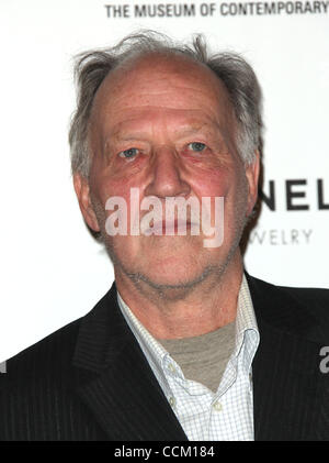 Nov 13, 2010 - Los Angeles, California, Stati Uniti - Film maker Werner Herzog presso il Museo di Arte Contemporanea presenta 'l'artista Museum accade" tenutasi presso il MOCA. (Credito Immagine: © Lisa O'Connor/ZUMApress.com) Foto Stock