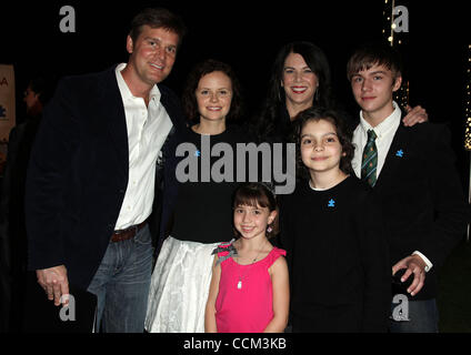 PETER KRAUSE, SARAH RAMOS, SAVANNAH PAIGE RAE,MAX BURKHOLDER, MILES HEIZER & Lauren Graham arriva per l'ottava edizione del "atti di amore per il supporto di autismo consapevolezza a AAC. (Credito Immagine: © Lisa O'Connor/ZUMApress.com) Foto Stock