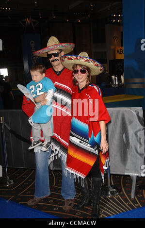 Ottobre 30, 2010 - Hollywood, California, Stati Uniti - Valentine Rolph, Matthew Rolph e Mary Lynn Rajskub durante la premiere del nuovo film da Dreamworks Animation MEGAMIND, tenutasi al Grauman's Chinese Theater, il 30 ottobre 2010 a Los Angeles. 2010.K66683MGE(Immagine di credito: Â© Michael Germana/Globe Foto Stock