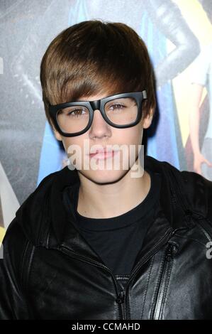 Oct 30, 2010 - Los Angeles, California, Stati Uniti d'America - cantante JUSTIN BIEBER al 'Megamind' Los Angeles Premiere tenutosi presso il Teatro Cinese di Mann, Hollywood. (Credito Immagine: © Jeff Frank/ZUMApress.com) Foto Stock