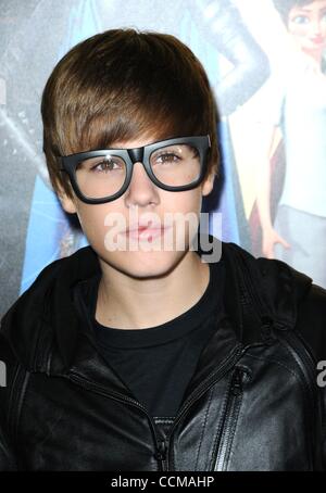 Oct 30, 2010 - Los Angeles, California, Stati Uniti d'America - cantante JUSTIN BIEBER al 'Megamind' Los Angeles Premiere tenutosi presso il Teatro Cinese di Mann, Hollywood. (Credito Immagine: © Jeff Frank/ZUMApress.com) Foto Stock