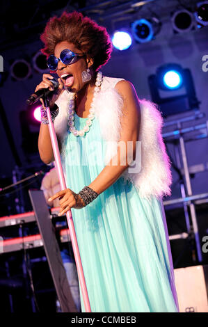 Oct 31, 2010 - New Orleans, in Louisiana, Stati Uniti d'America - cantante Macy Gray suona dal vivo come parte del 2010 Voodoo Music Festival che si svolge presso il parco della città si trova a New Orleans. Il Voodoo Music Festival è un tre festival musicale con una varietà di artista su sei diversi stadi. Copyright Foto Stock