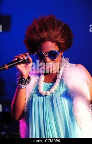 Ottobre 31, 2010 - New Orleans, Louisiana, Stati Uniti d'America - artista di registrazione / attrice Macy Gray esegue al 2010 Voodoo esperienza presso il parco della città nel mese di ottobre 31, 2010 a New Orleans, Louisiana. (Credito Immagine: © Stacy Revere/Southcreek globale/ZUMApress.com) Foto Stock