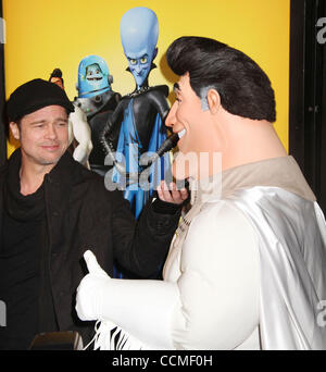 Nov. 3, 2010 - New York New York, Stati Uniti - Attore BRAD PITT frequenta la New York premiere di 'Megamind" tenutasi presso l'AMC Lincoln Square Theatre. (Credito Immagine: © Nancy Kaszerman/ZUMApress.com) Foto Stock