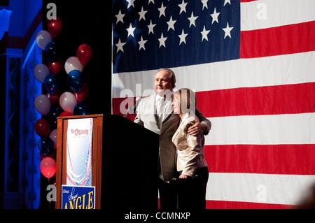 Oct 29, 2010 - Las Vegas, Nevada, Stati Uniti - Un uomo parla durante un rally per il candidato repubblicano per il senato degli Stati Uniti, Panagiotis angolo. (Credito Immagine: © C E Mitchell/ZUMApress.com) Foto Stock