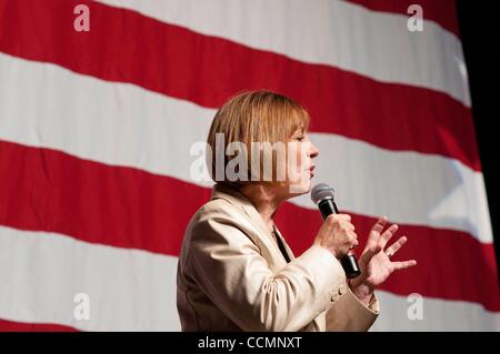 Oct 29, 2010 - Las Vegas, Nevada, Stati Uniti - Candidato repubblicano per il senato degli Stati Uniti, PANAGIOTIS ANGOLO, parla durante un evento di campagna. (Credito Immagine: © C E Mitchell/ZUMApress.com) Foto Stock