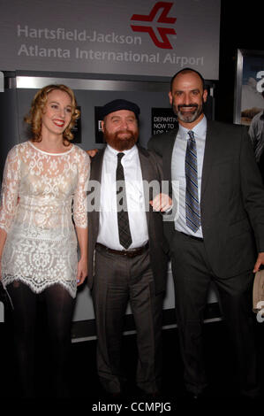 Ottobre 29, 2010 - Hollywood, California, Stati Uniti - Quinn Lundberg e Zach Galifianakis durante la premiere del nuovo film della Warner Bros Foto DATA DI SCADENZA, tenutasi al Grauman's Chinese Theater, il 28 ottobre 2010 a Los Angeles. 2010.K66654mge(Immagine di credito: Â© Michael Germana Globo/foto/ZUMApress Foto Stock