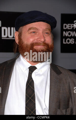 Ottobre 29, 2010 - Hollywood, California, Stati Uniti - Zach Galifianakis durante la premiere del nuovo film della Warner Bros Foto DATA DI SCADENZA, tenutasi al Grauman's Chinese Theater, il 28 ottobre 2010 a Los Angeles. 2010.K66654mge.K66654mge(Immagine di credito: Â© Michael Germana Globo/foto/ZUMApress.com) Foto Stock