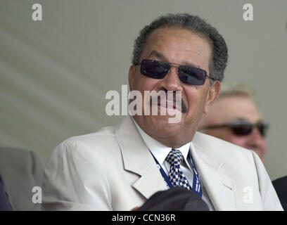 Ex San Francisco Giant Juan Marichal è tra 50 di 60 membra vive della National Baseball Hall of Fame che tornò a Cooperstown, NY., Domenica, 25 luglio 2004, di dare il benvenuto a nuovi inductees Dennis Eckersley e Paul Molitor . (Contra Costa Times/Cindi Christie) Foto Stock